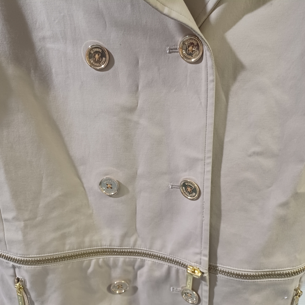 Versatile MK Trench Coat With 3/4 Sleeve Gold Hardware - Picture 4 of 8
